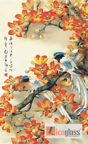 Mẫu tranh kính khắc chim hỷ tước, là một loài chim may mắn vô cùng, biểu tượng của sự cát tường. Thích hợp để treo trong phòng khách để mang lại bình an, tài lộc cho các thành viên trong gia đình. Ngoài ra tranh kính chim hỷ tước cũng thích hợp để treo ở nơi làm việc với mong muốn mang lại may mắn, thu hút khách hàng tranh kính