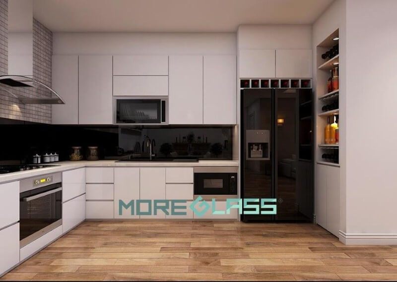 Thiết kế mẫu kính ốp bếp màu đen cổ điển, cao cấp cho phòng bếp chung cư, nhà ở, biệt thự.